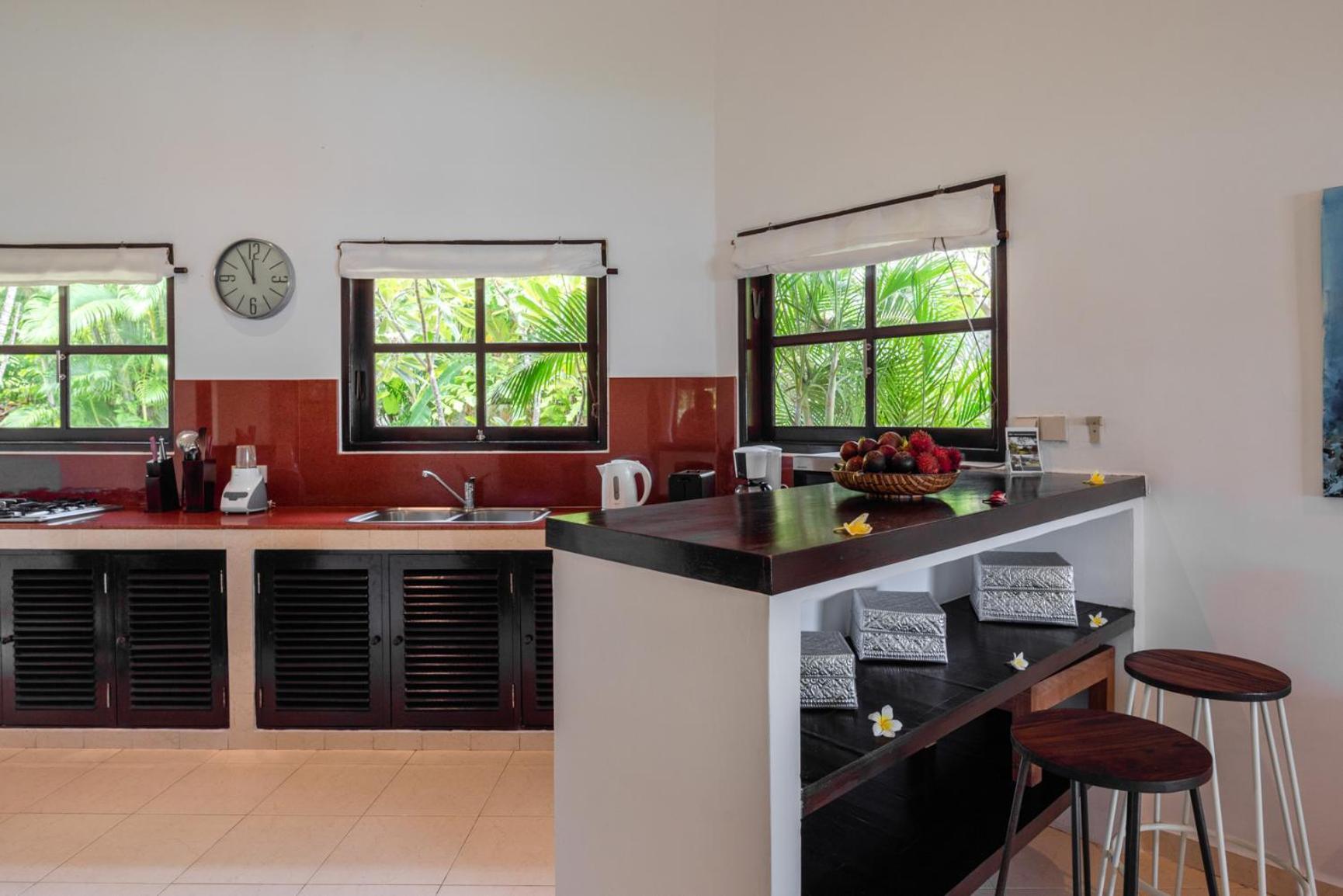 Gorgeous Beachfront Villa Lovina Banjar  Exterior photo