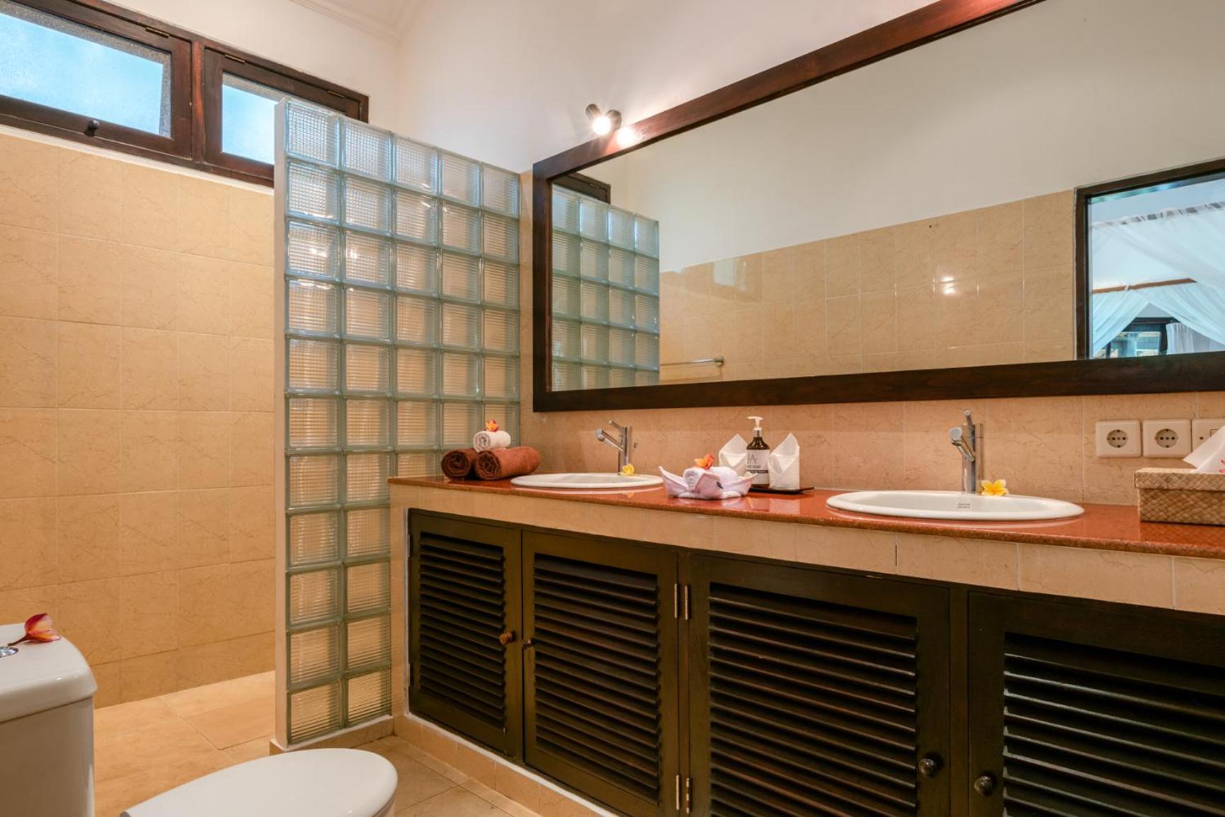 Gorgeous Beachfront Villa Lovina Banjar  Exterior photo