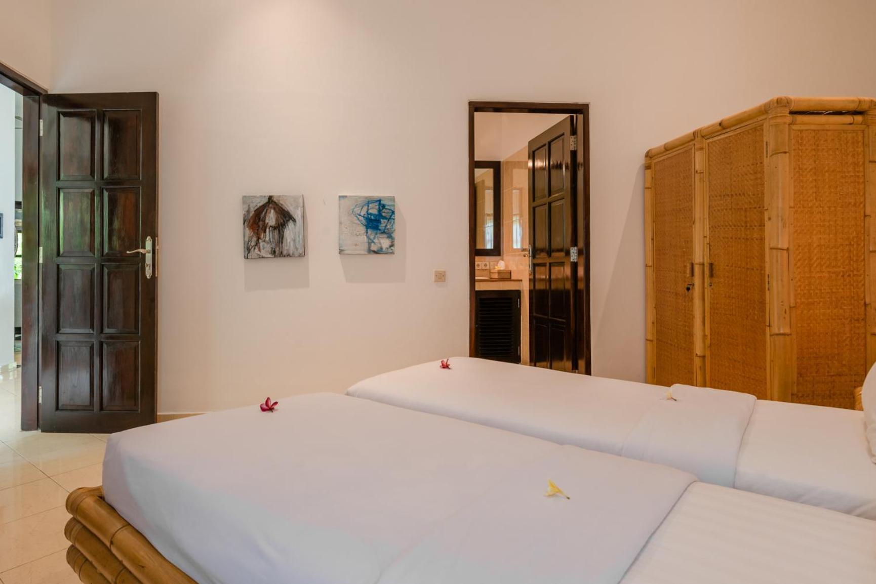 Gorgeous Beachfront Villa Lovina Banjar  Exterior photo