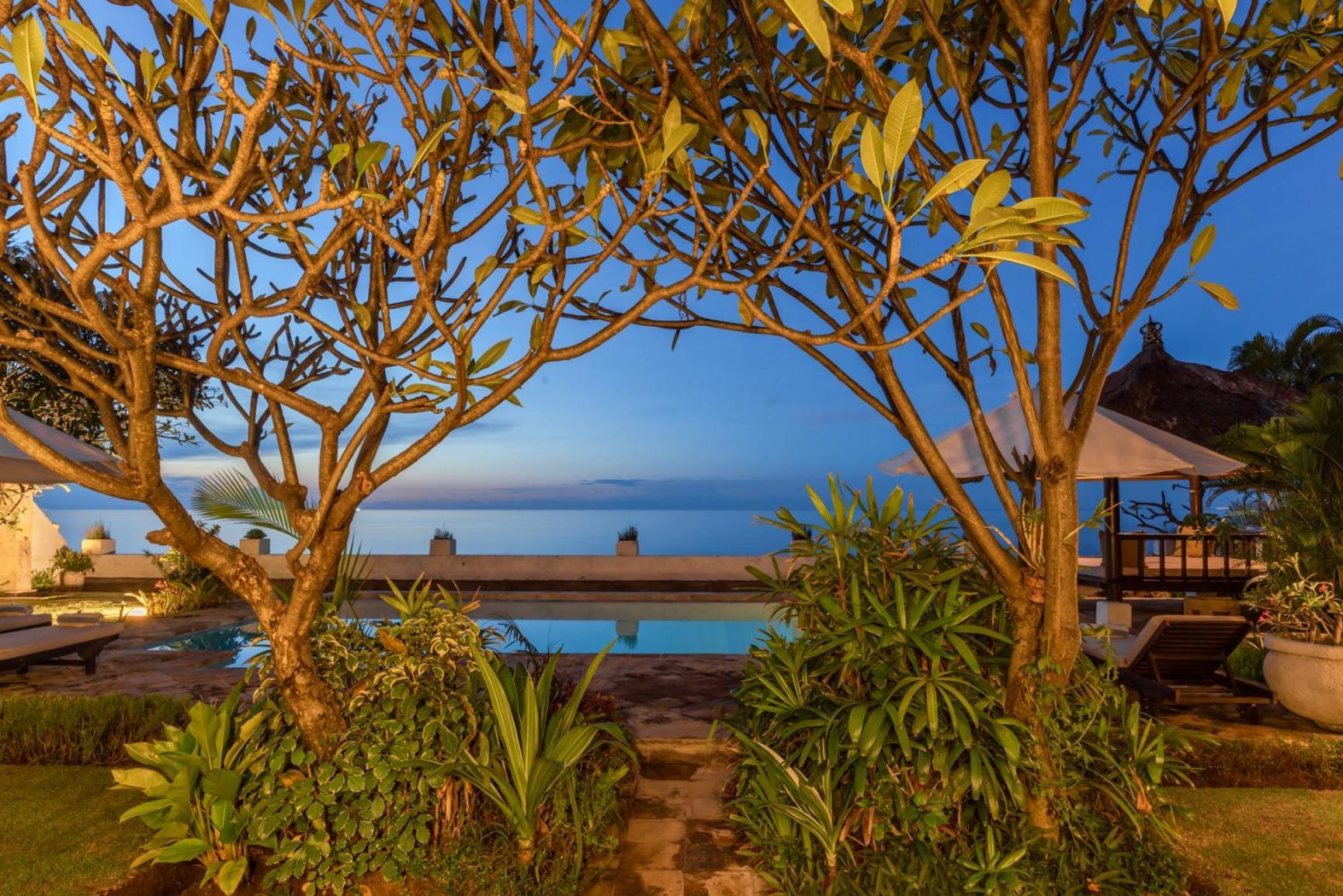 Gorgeous Beachfront Villa Lovina Banjar  Exterior photo