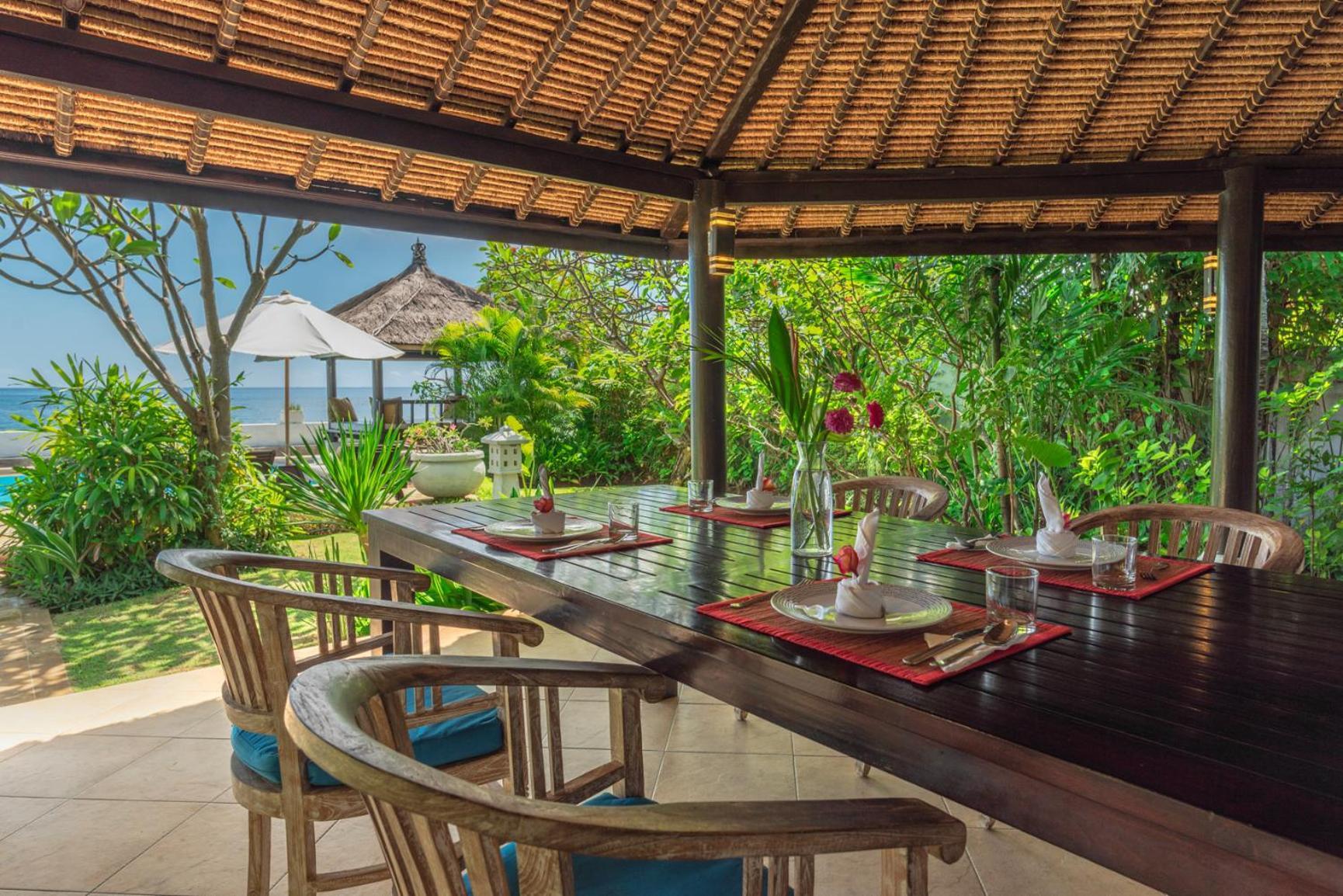 Gorgeous Beachfront Villa Lovina Banjar  Exterior photo